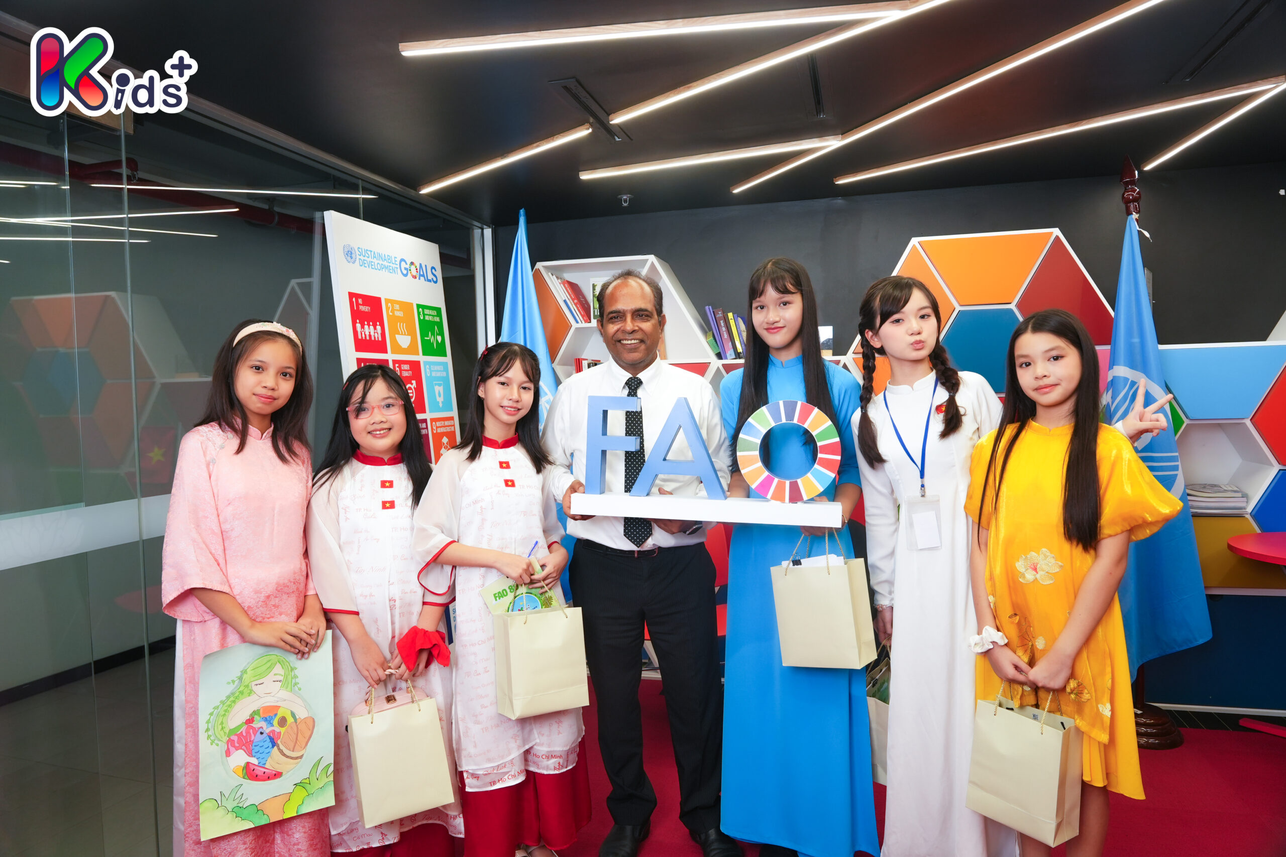 Hình ảnh các phóng viên nhí KIDS+ Gieo hạt hy vọng cùng FAO 2025